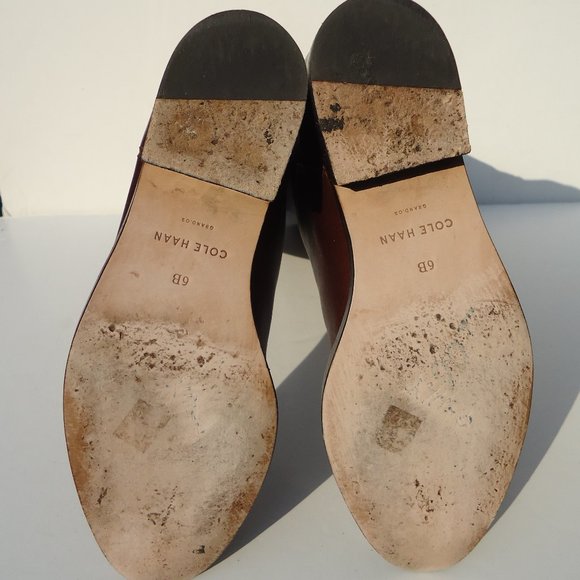 SIZE 6 B. COLE HAAN brown leather riding boots. - Picture 14 of 16